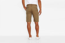 將圖片載入圖庫檢視器 Levi's Commuter 504 Regular Straight Shorts