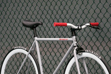 Ladda upp bild till gallerivisning, Tango