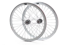 將圖片載入圖庫檢視器 White