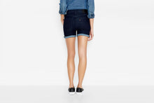 โหลดรูปภาพลงในเครื่องมือใช้ดูของ Gallery Levi&#39;s Commuter Shorts
