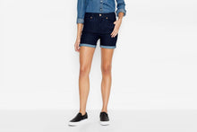 โหลดรูปภาพลงในเครื่องมือใช้ดูของ Gallery Levi&#39;s Commuter Shorts
